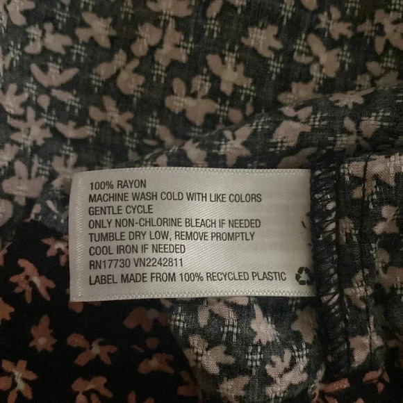 Universal Thread Floral Square Neck Blouse black and pink size large - Picture 5 of 6